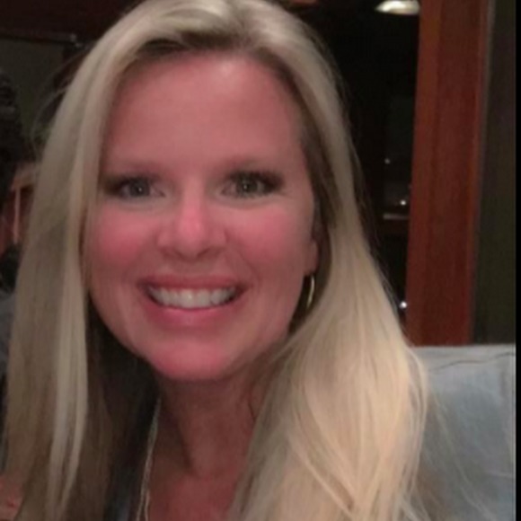 Profile Picture of Joanna Hall (@joannahall747) on Poshmark