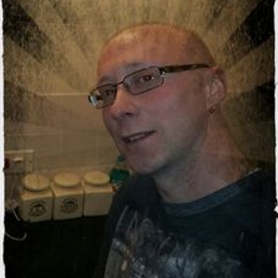 Profile Picture of Dave Ravenscroft (@davefolkrock) on Twitter