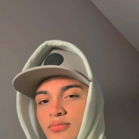 Profile Picture of Simon Ramos (@simonramosfc) on Poshmark