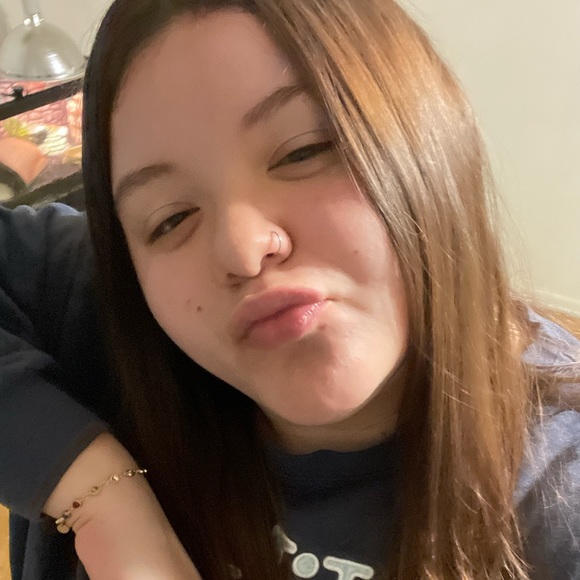 Profile Picture of ! gabriella Murray (@gabriellaeli382) on Poshmark