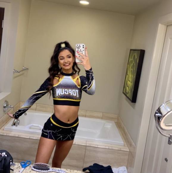 Paige Sarmadi - Poshmark Profile Picture of Paige Sarmadi (@peachyyyp) on Poshmark