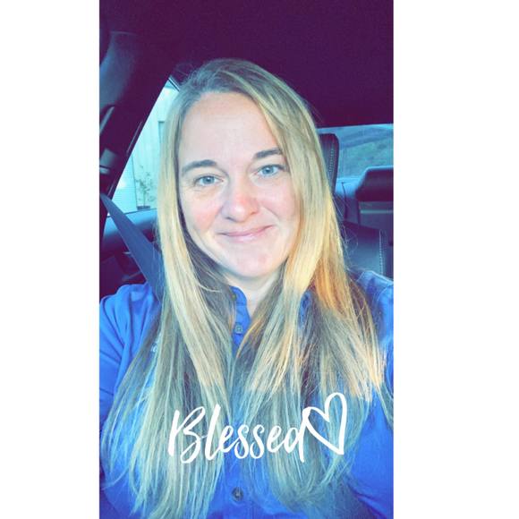 Profile Picture of Cindy Vann (@cindy_vann) on Poshmark