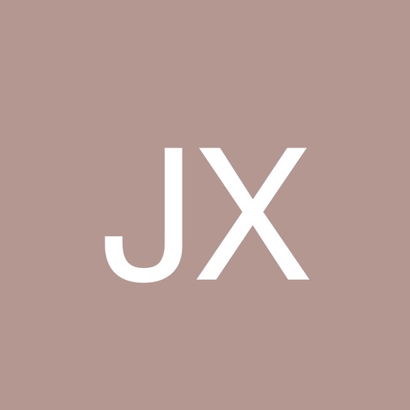 Profile Picture of Julia Xu (@juliaaika0214) on Poshmark