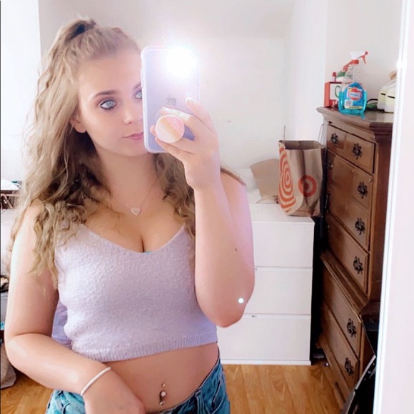 Profile Picture of Alyssa Hebblethwaite (@ahebblethwaite) on Poshmark