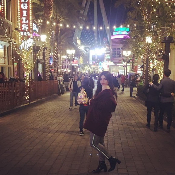 Aubrie Jaworowski - Poshmark Profile Picture of Aubrie Jaworowski (@aubriiee) on Poshmark