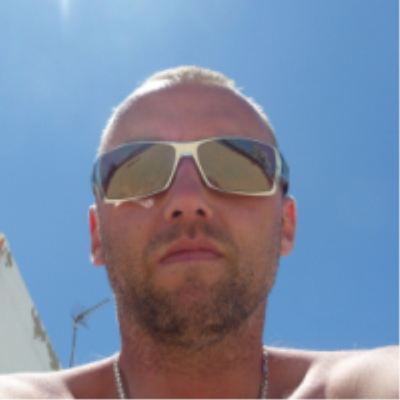 Profile Picture of Simon Varley (@SiV7for21) on Twitter