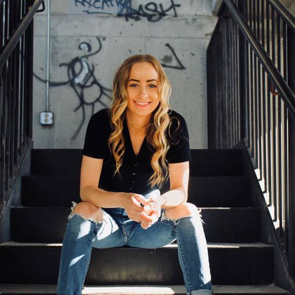 Profile Picture of Chelsea Roundy (@chelsroundy) on Poshmark