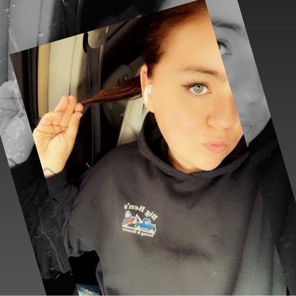 Profile Picture of Rebecca Pirner (@rzorn) on Poshmark