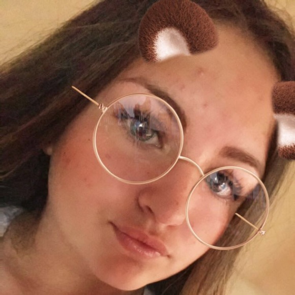 Profile Picture of Mallory Jakubczyk (@mally10109) on Poshmark