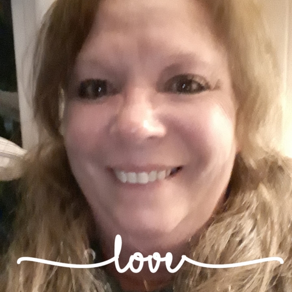 Profile Picture of Michelle Mudick (@michellemudick) on Poshmark