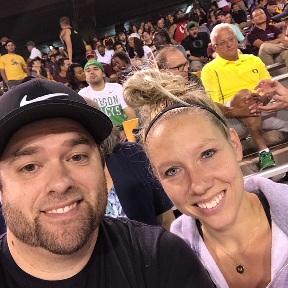 Profile Picture of Maggie Hilsinger (@mrshilsinger) on Poshmark