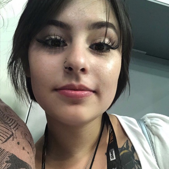 Profile Picture of Shelby Zinchini (@szinchini) on Poshmark