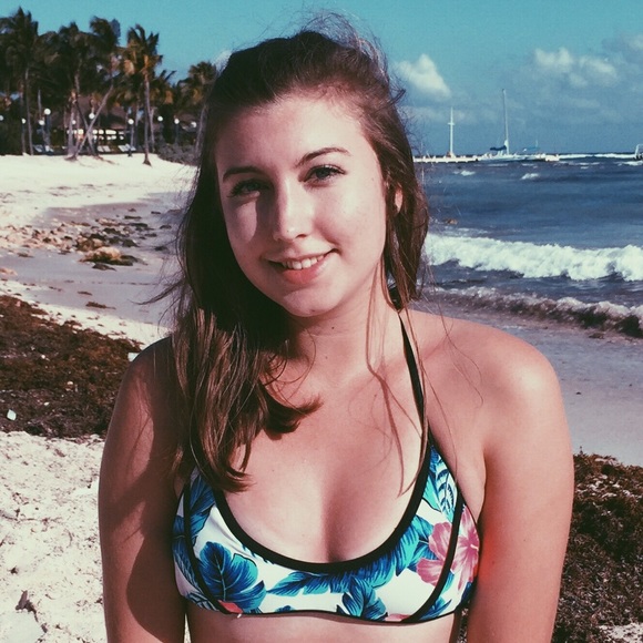 Profile Picture of Madison Plecker (@madisonplecker) on Poshmark