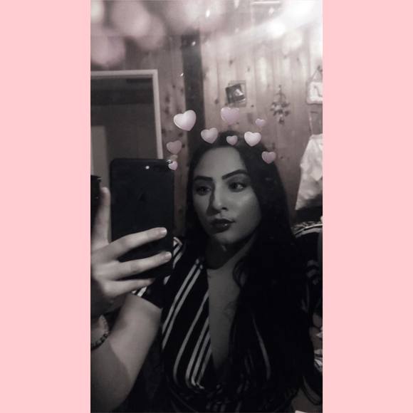 Profile Picture of Julia Cordova (@xjjuliaa) on Poshmark