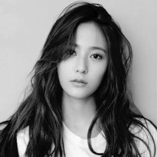 Profile Picture of  🎀 Kpop & Cpop Stan  🌸 (@KrystalJungRus) on Twitter