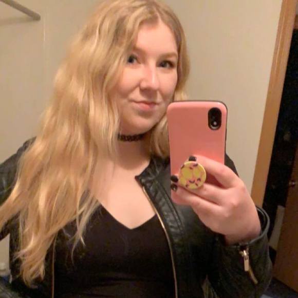 Profile Picture of Sarah Pozzi (@sarpy97) on Poshmark