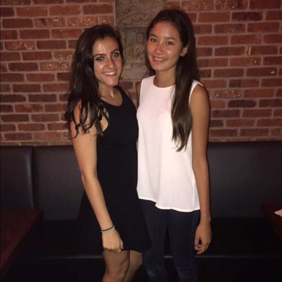 Daniella Fioretti - Poshmark Profile Picture of Daniella Fioretti (@dfiore19) on Poshmark