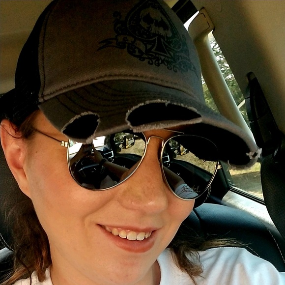 Profile Picture of Krystal Hainault (@khainault) on Poshmark