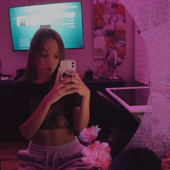 Profile Picture of Tehya Zachariah (@tehyazachariah) on Poshmark