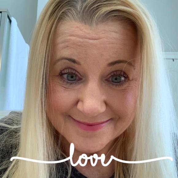 Profile Picture of Suzanne Walsh (@suzannewalsh850) on Poshmark