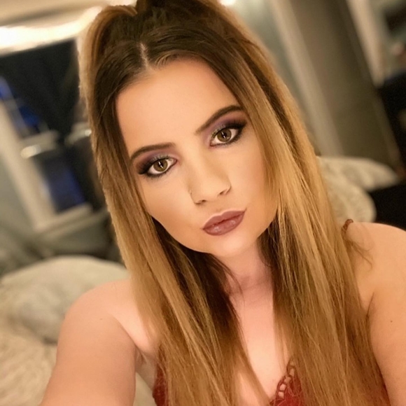 Profile Picture of Alicia Lint (@alicialint) on Poshmark