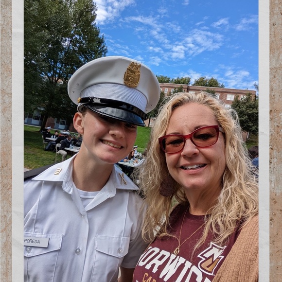 Profile Picture of Kathy Poreda (@katporeda) on Poshmark