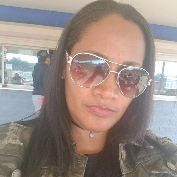 Latoya Statum - Poshmark Profile Picture of Latoya Statum (@latoyastatum) on Poshmark