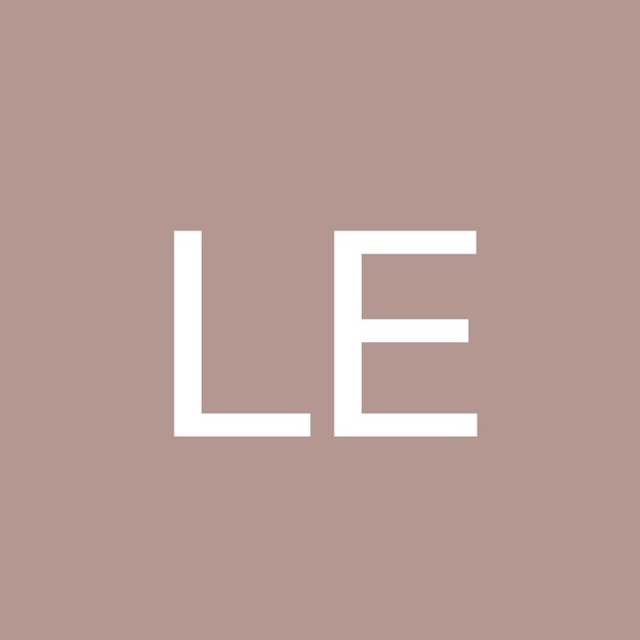 Profile Picture of Liza Engesser (@lizaengesser) on Poshmark