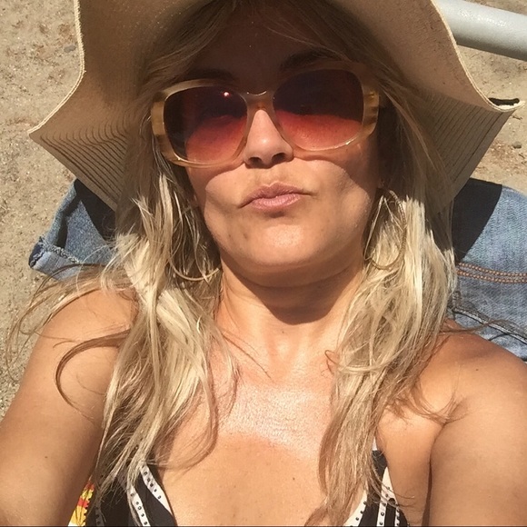 Profile Picture of Lorayne Pereira (@lorayneusa47) on Poshmark