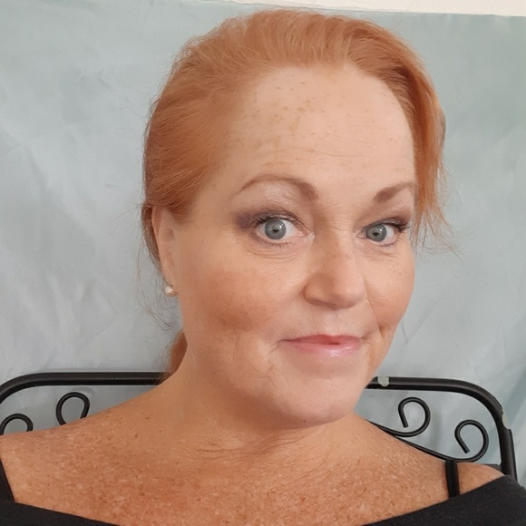 Profile Picture of Elizabeth Zwerner (@ezwerner) on Poshmark