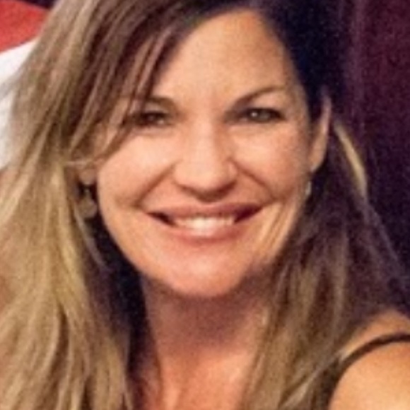 Profile Picture of Allison Dattelo (@adattelo) on Poshmark