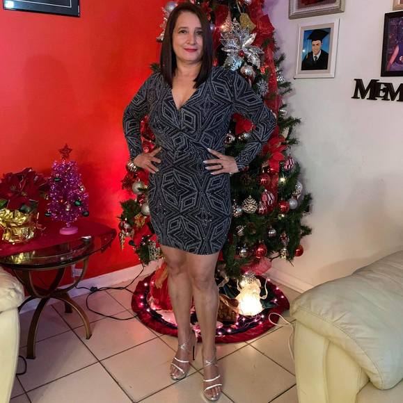 Profile Picture of Elvia Muñoz (@elvia32174) on Poshmark