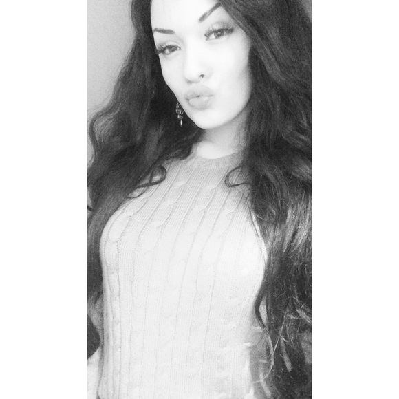 Profile Picture of Julianna Brewer (@juliannashea22) on Poshmark