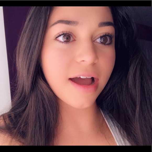 Profile Picture of Maya Chavez (@maya_chav3z) on Poshmark