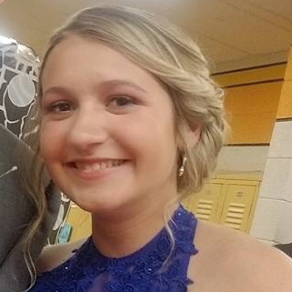 Profile Picture of Michele Schember (@schember99) on Poshmark