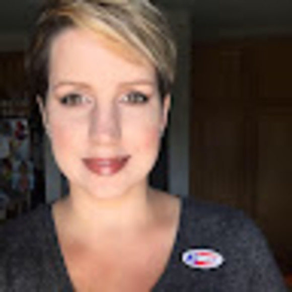 Profile Picture of Michelle Bertok (@berdyb1975) on Poshmark