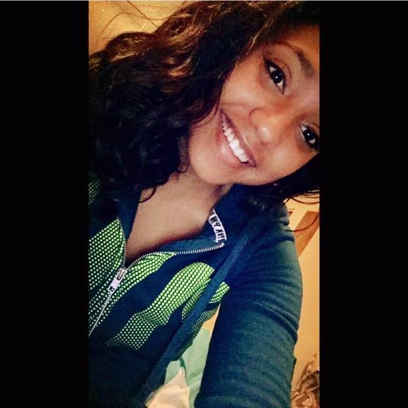 Profile Picture of Denay Young (@denayyoung14) on Poshmark