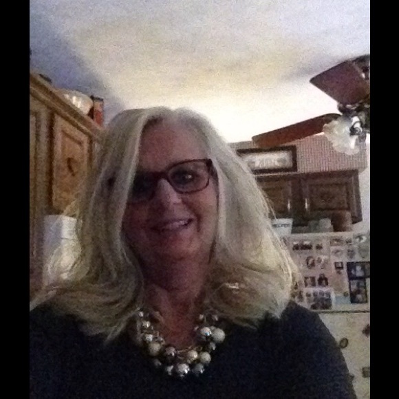 Profile Picture of Lori Benson (@loribenson15) on Poshmark