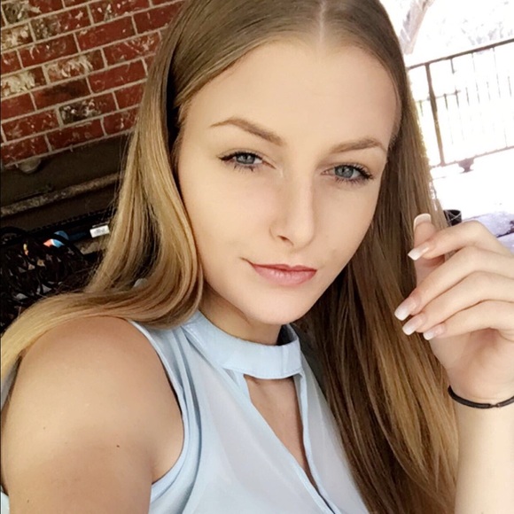 Profile Picture of Amanda Wilhelm (@ayeekirbyy) on Poshmark