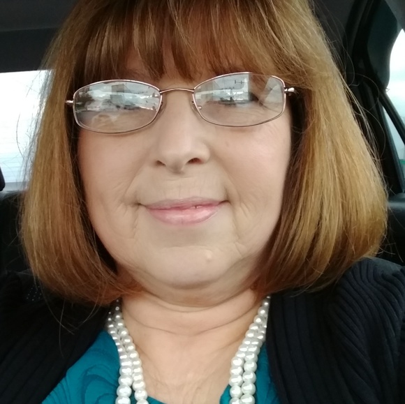 Profile Picture of Carla Lupton (@cdl406) on Poshmark