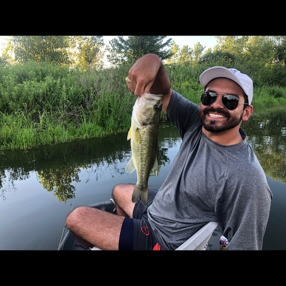 Profile Picture of Jonathan Hicks (@jonathanhick290) on Poshmark