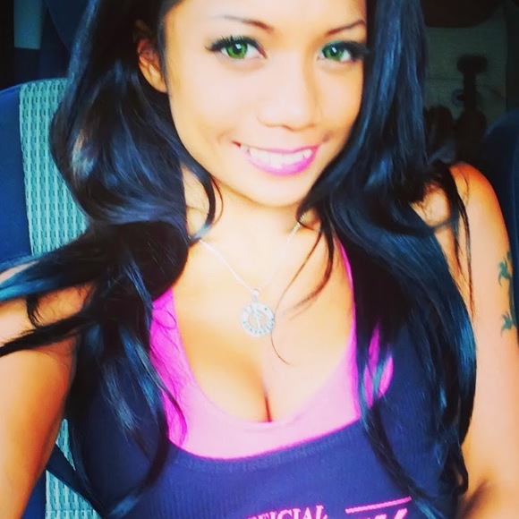 Profile Picture of Joana Makino (@joanadennis) on Poshmark