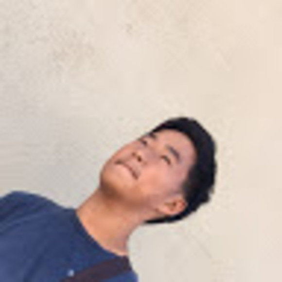 Profile Picture of David Hong (@davidh5) on Poshmark