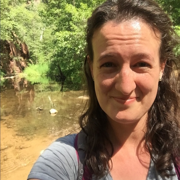 Profile Picture of Samantha Deschane (@sdeschane) on Poshmark