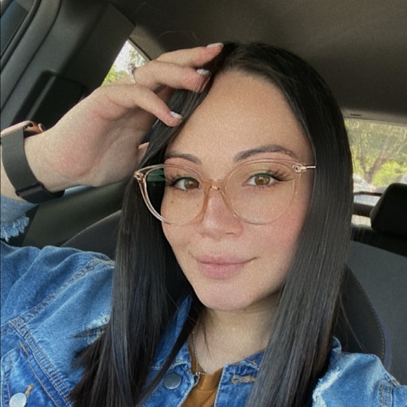 Profile Picture of Lisandra Rubero (@ruberolis) on Poshmark