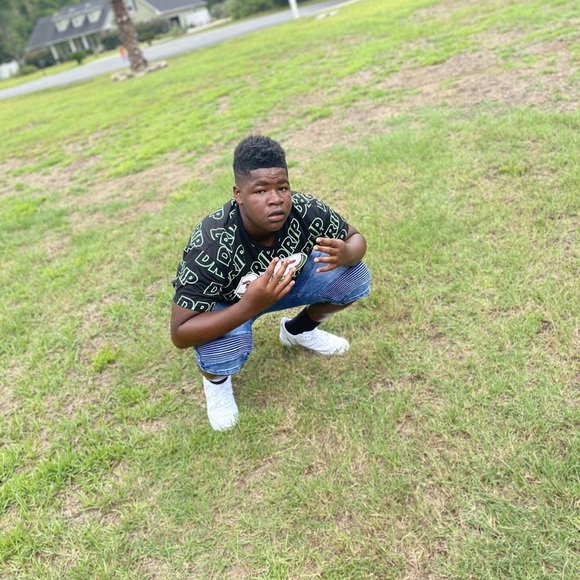 Profile Picture of Donelle Gay (@donelledj7) on Poshmark