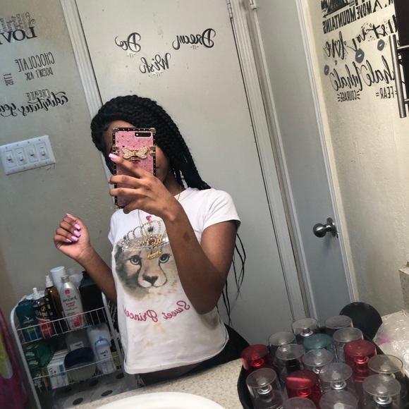 Profile Picture of Summer Boozer (@lisummerb) on Poshmark