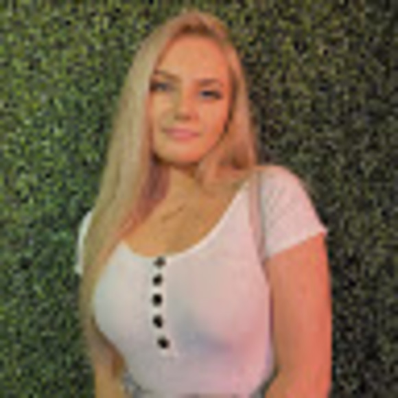 Profile Picture of Esma Poljakovic (@espoljak) on Poshmark