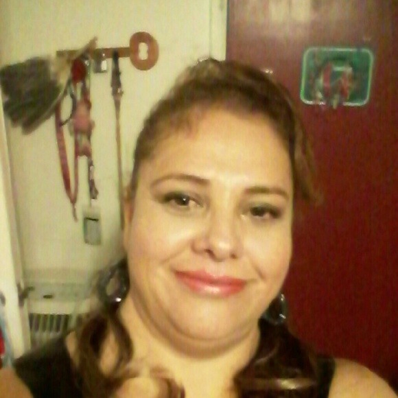 Profile Picture of Esther Barrientos (@esther102109) on Poshmark