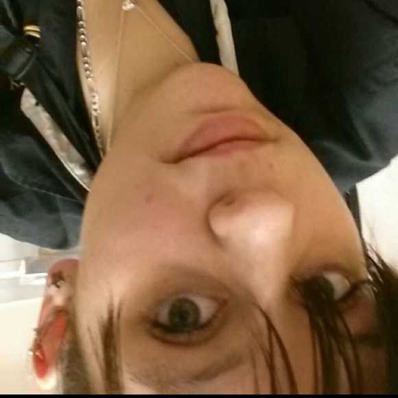 Profile Picture of Kim Baxter (@kimmielia) on Poshmark